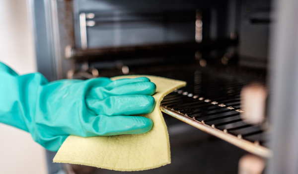 Safety Precautions to Take when Using Oven Cleaner to Remove Rust
