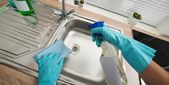 Precautions to Take when Using Household Chemicals like Vinegar to Remove Rust